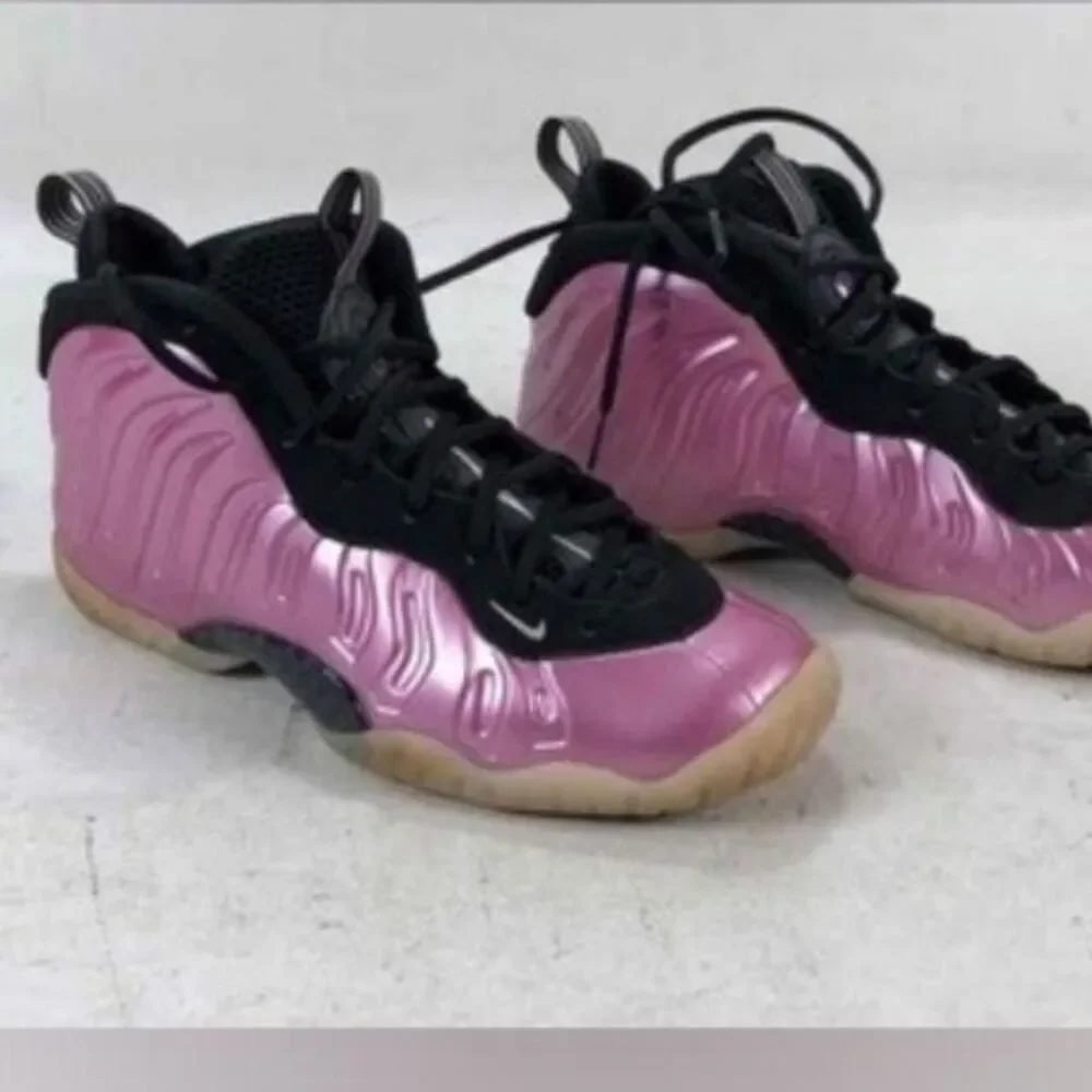 Nike Women's Black and Pink Trainers